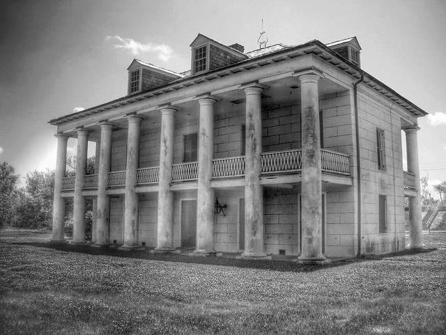 plantation mansion in louisana