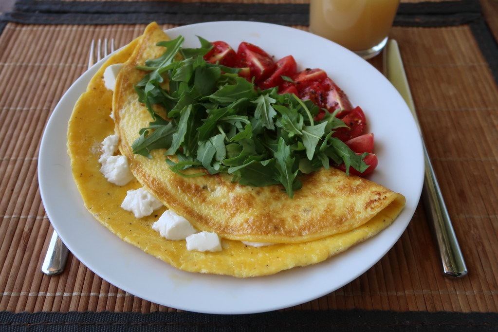 Omelett mit Ziegenfrischkäse, Tomaten und Rucola | Gourmandise | Flickr