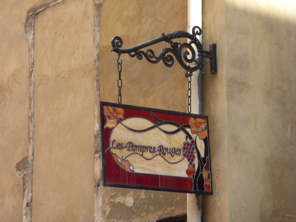 Place Neuve Saint-Jean, Vieux Lyon - sign - Les Pampres Ro… | Flickr