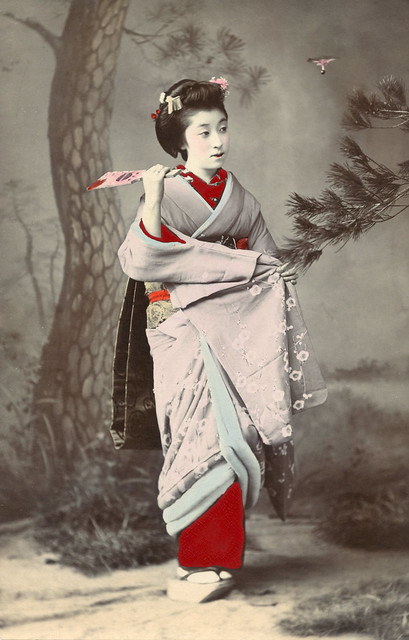 Kobe Maiko playing Hanetsuki 1908