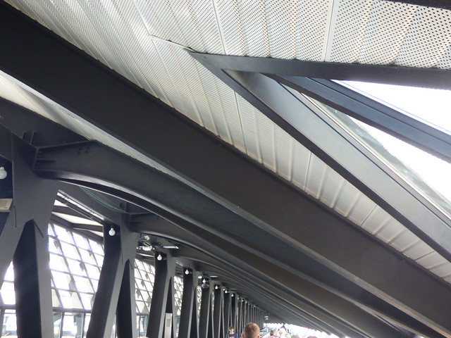 Lyon–Saint-Exupéry Airport - Gare de Lyon Saint-Exupéry - travelator