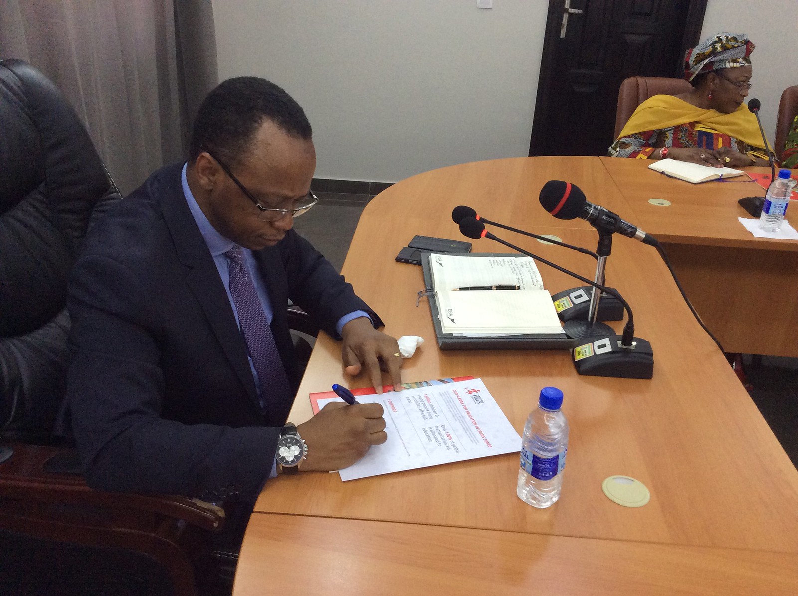 Guinean prime minister Mamady Youla signing the Educa declaration during the S&D field visit to Nigeria and Guinea 2017