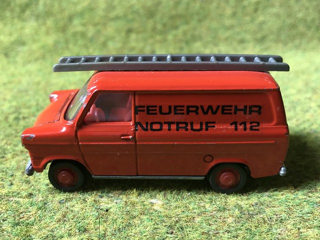Schuco Modell Germany - Ford Transit - Feuerwehr / Fire Brigade - Miniature Die Cast Metal Scale Model Emergency Services Vehicle