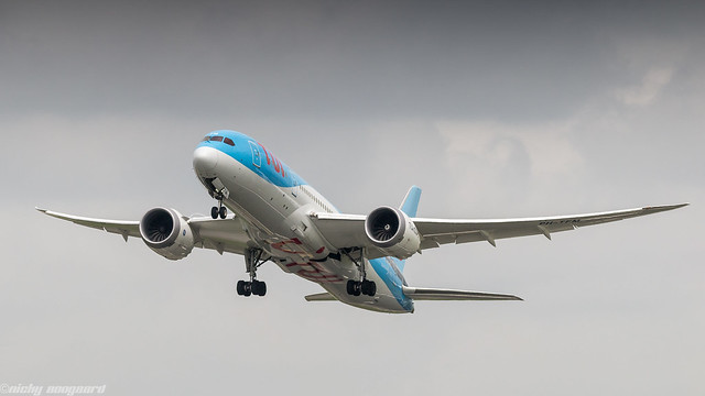 TUI NL 787-8 rocketing out of Amsterdam