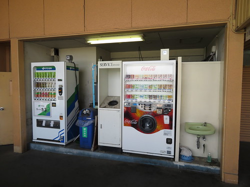 名古屋競馬場第一スタンド２階の自販機