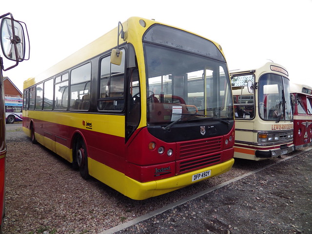 Cresta Coaches DFP492Y