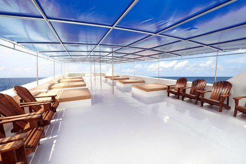blue_manta_sub_deck