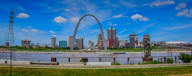 Panoramic view of The Gateway Arch and St Louis Skyline - St Louis MO