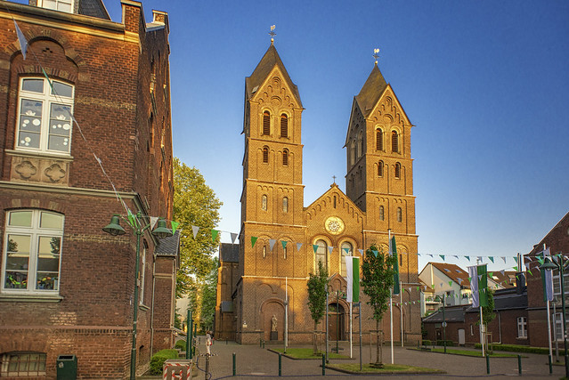 Bergische Heimat - Kath. Kirche St. Andreas Leverkusen Schlebusch