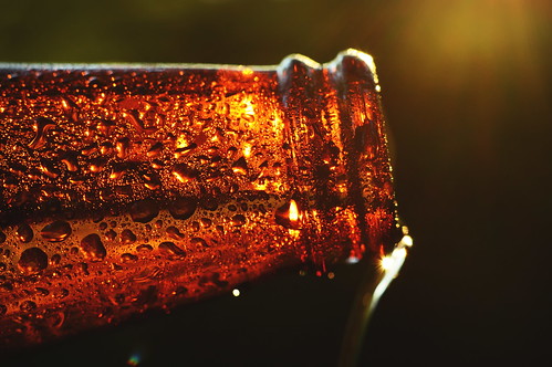 dripsdropsandsplashes macro macromonday nikond3200 niftyfifty 50mm18 extensiontube20mm beer beerbottle waterdrops sunset