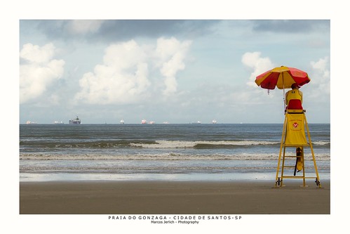 beach santos ships savelife landscape umbrella colorful colours brazil canon canont5i canon700d efs1855mm marcosjerlich