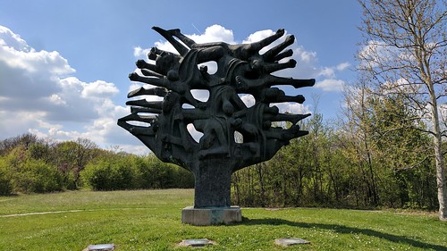 kragujevac spomenik spomenpark serbia sumarice october wwii memorial sculpture monument massacre