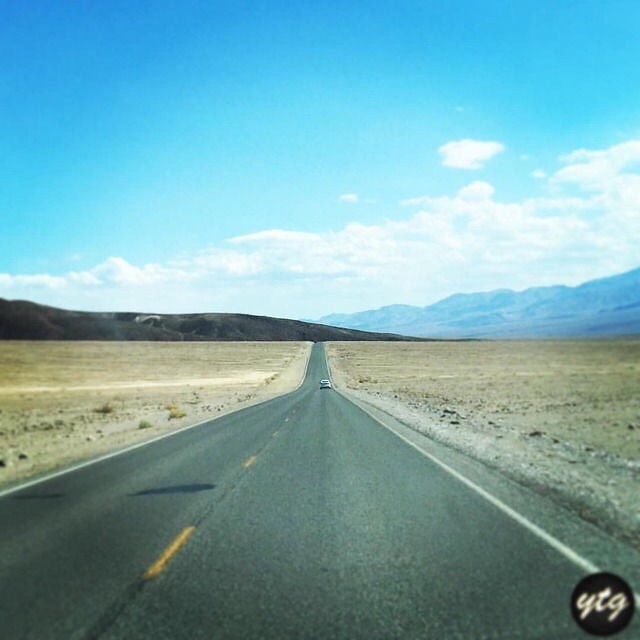 ‪Straight ahead to our next viewpoint 🙌‬ ‪📍Death Valley‬ ‪https://youtu.be/jDutanKw8Qk‬  ‪#travel #blog #pic #trip #street #influence #explore #discover‬