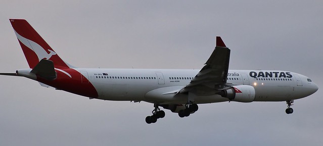 VH-QPG | Qantas | QF30 | HKG - MEL | Airbus A330-303 | Melbourne International Airport | (MEL/YMML)