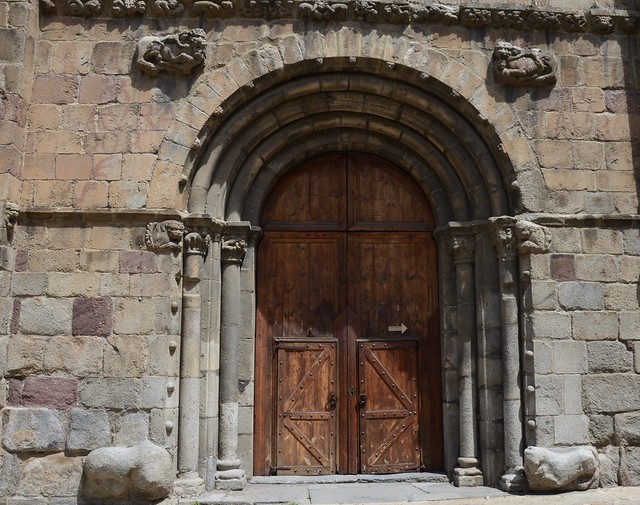 Porta central façana de ponent, Catedral de Santa Maria de la Seu d’Urgell, Segle XII, Art Romànic.