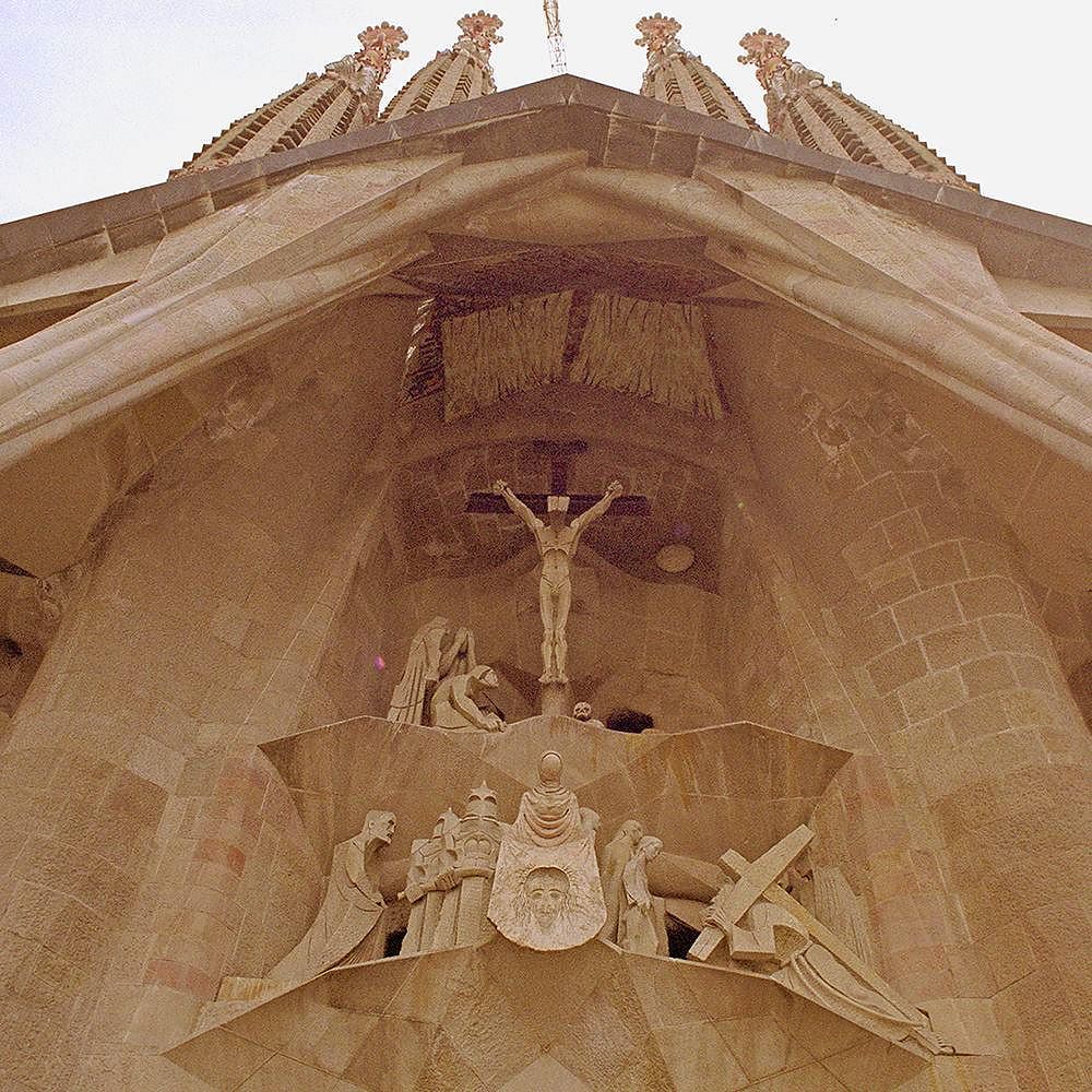 受難のファサード 世界遺産 サグラダ ファミリア バルセロナ スペイン 西側の門にある受難のファサード 十字架を背 Flickr
