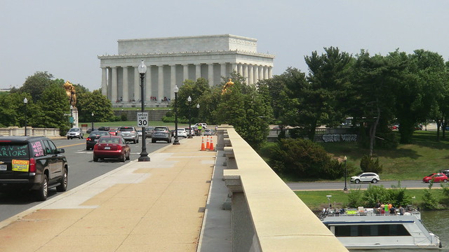 Washington D.C.: Abraham-Lincoln-Memorial - view from Arlington Memorial Bridge (over Potomac River)