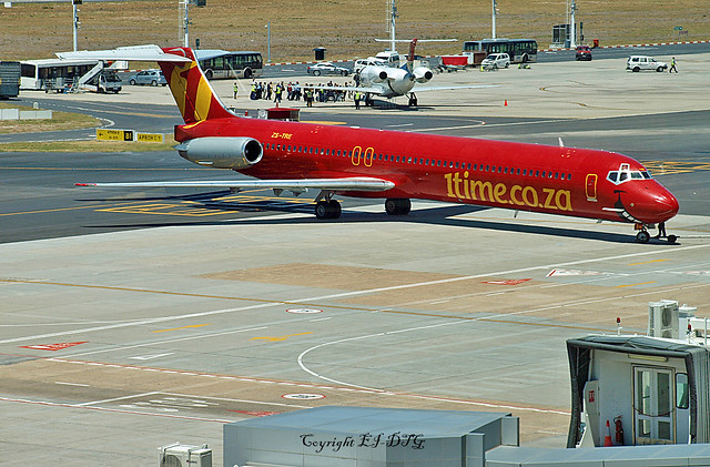 McDonnell Douglas MD-82 ZS-TRE 1Time