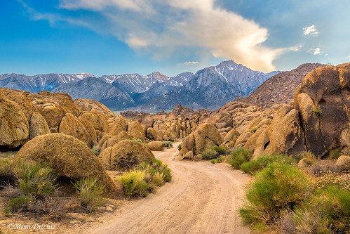 alabamahills easternsierra sunset clouds road dirtroad windingroad hills mountains easternsierranevadamountains mountwhitney lonepinepeak scurve rocks getty gettyimages mimiditchie mimiditchiephotography