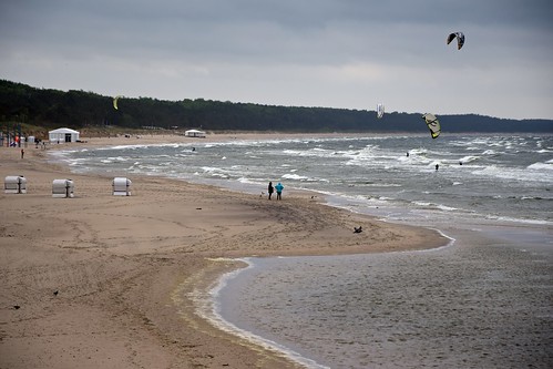baltic sea spring nature water landscape beach sand sandy view waves clouds cloudy weather cold zachodniopomorskie polska poland międzyzdroje