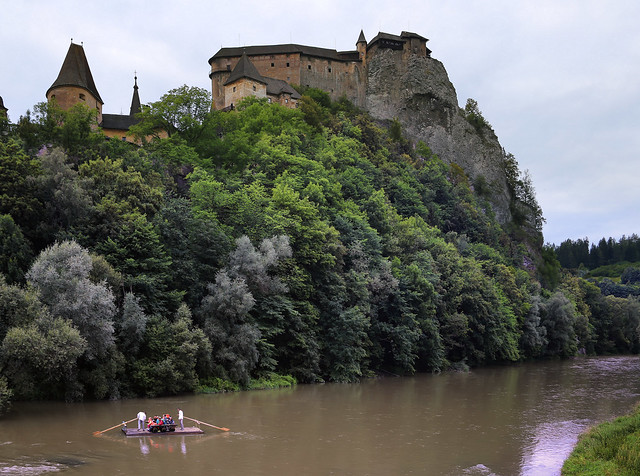 Rafting along the historical Oravský hrad Castle