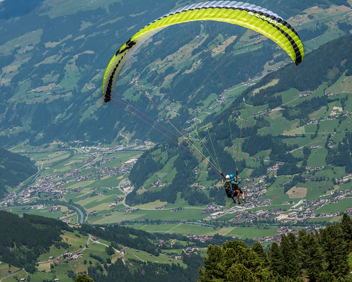 paragliding sport adventuresport mountain alps alpine tuxalps derpenken valley zillertal zillervalley view vista zillertalalps mayrhofenimzillertal tyrol tirol austria österreich nikon d7100 nikond7100