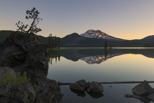 cascaderange mountainrange lake spark sunrise stillness calm morning light goldenhour oregon bend