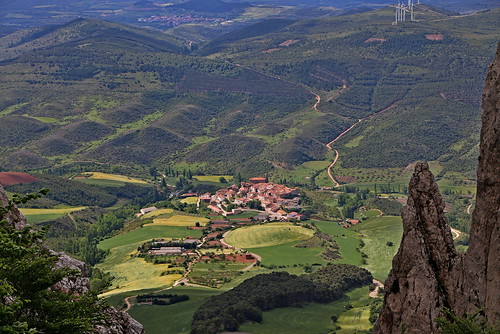 Du haut de la Sierra de Codès (village de Santa Cruz de Campezo) Navarre | by escaledith