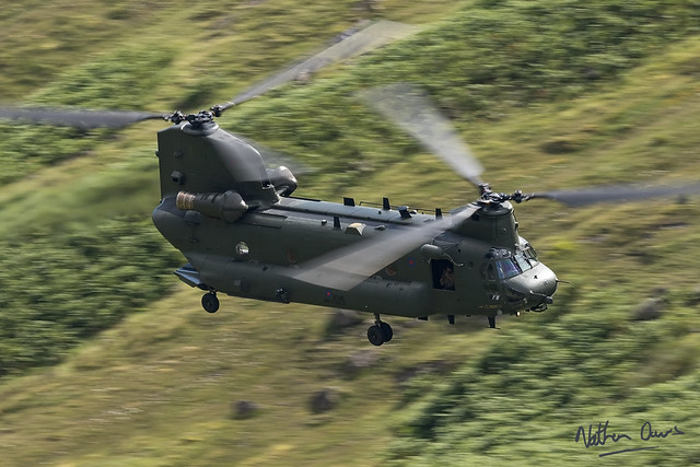 RAF Chinook ZA671 low level at Thirlmere