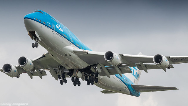 KLM 747-400 rocketing out of Amsterdam