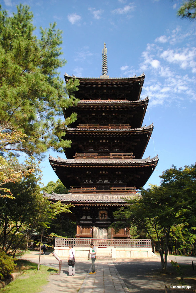 Upea korkea rakennus Ninna-jin temppelillä