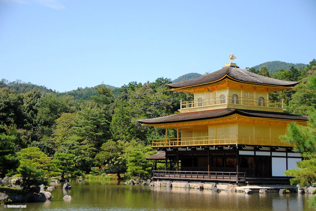 Kinkakujin kaunis kultainen temppeli