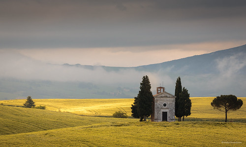 italien italy tuscany capellavitaleta sanquiricodorcia landscape sunrise mist valdorcia cappelladivitaleta