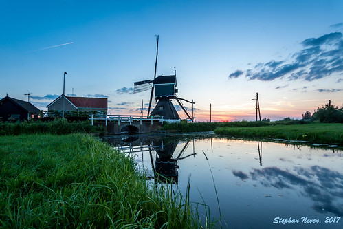 windmill bonrepas blue hour evening sunset polder wind water cloud house refelction outdoor landscape dutch netherlands