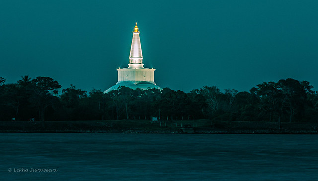 Ruvanweli Seya-blue hour