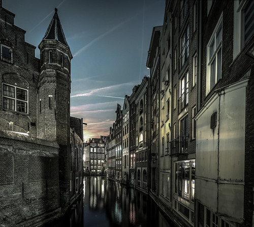 amsterdam canals night sunset vredenburg oudezijds achterburgwal spooksteeg