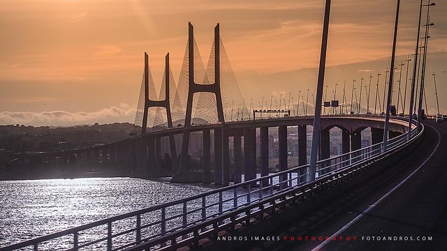 El Puente Vasco de Gama en el Estuario del río Tajo - Lisboa //The Vasco de Gama Bridge in the Tajo River Estuary - Lisbon