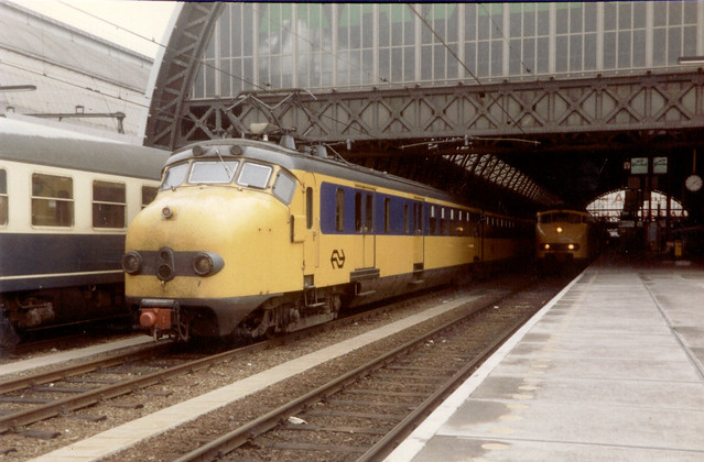 Old Skool intercity in typical 80's setting