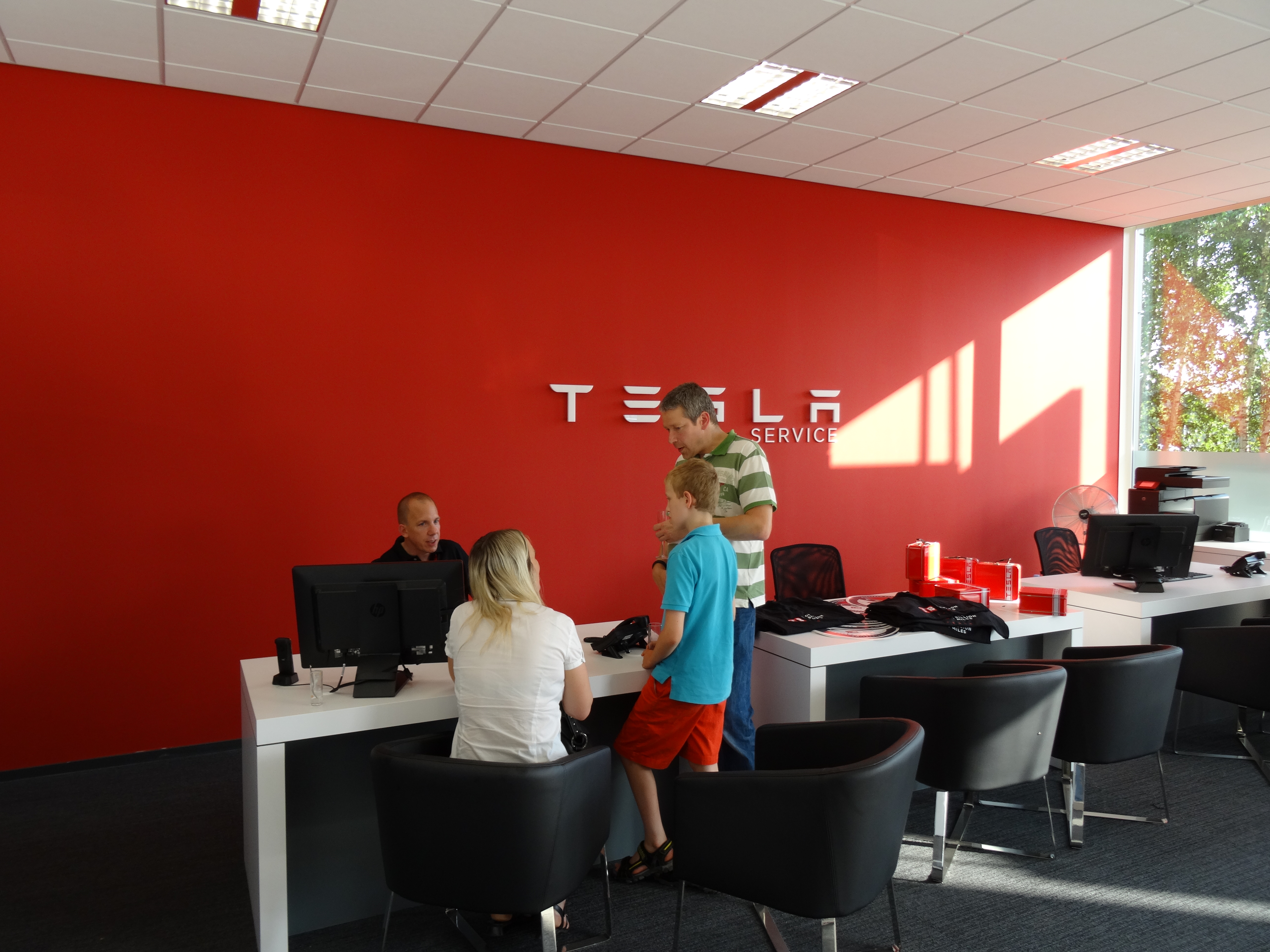 02.07.15: Tesla Motors Cham Eröffnung