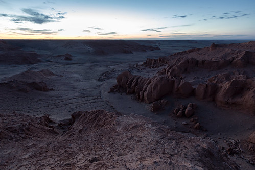 desert mongolia dusk sunset blue hour after travel flaming cliffs low light long exposure canon 6d