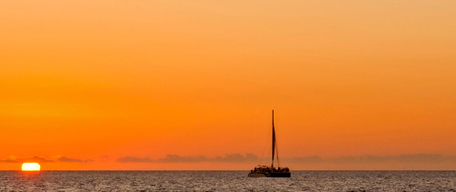sunset sigma1770os d90 hawaii waikiki oahu sailboat sun