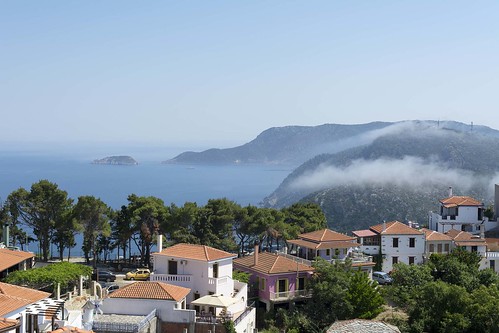 alonissos grèce greece hora paysage landscape mer sea nuage cloud maison house