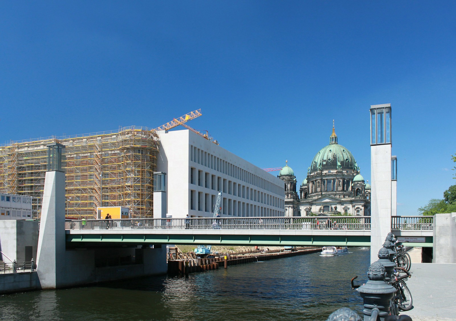 Rathausbrücke und Humboldtforum