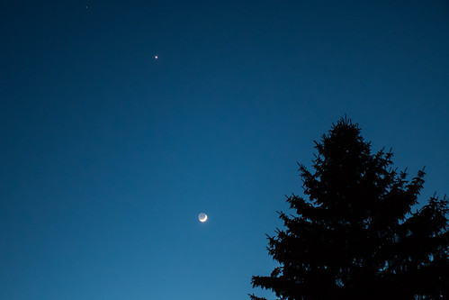 moon venus mars twilight dusk night crescent astro astronomy sunset cold winter sky