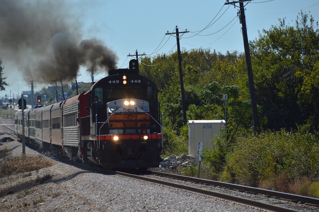Encountering a small grade incline just out of Leander Texas, the 442 puffs a little as it throttles up a bit .
