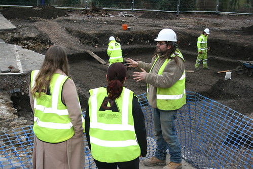 James Holman talking to Lauren and Lex (CCCU archaeology students)