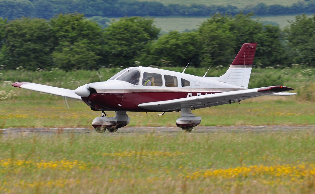 G-DJJA | Visiting Piper Cherokee Archer II departing Runway … | Flickr
