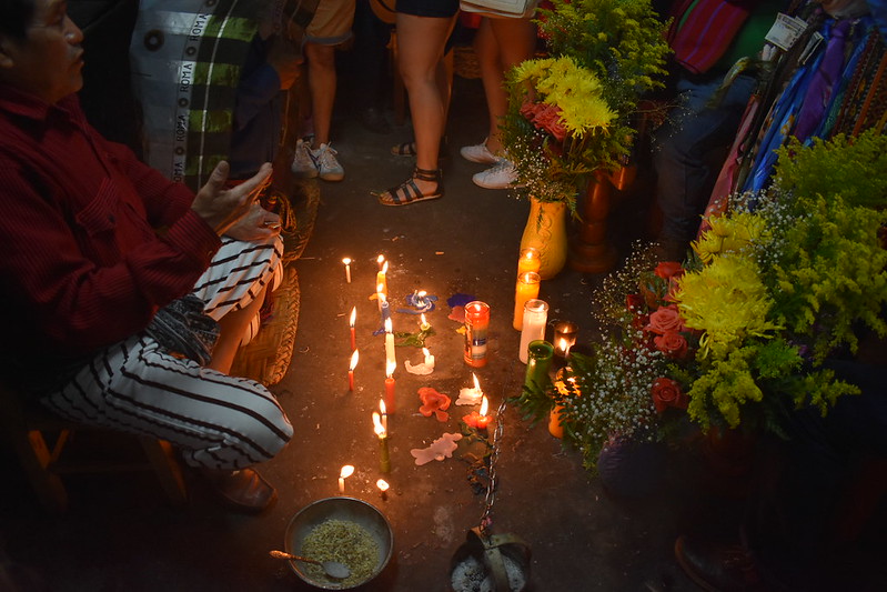 Offerings being given to Maximón