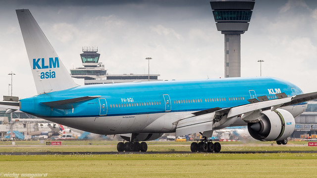 KLM 777-200ER braking action