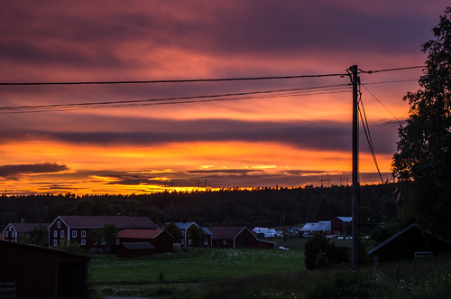 pentax k5 2017 hälsingland sweden sverige countryside outdoor evening landscape colors red purple yellow sky sunset farm smcpentaxda1855mmf3556alwr light stefanorugolo